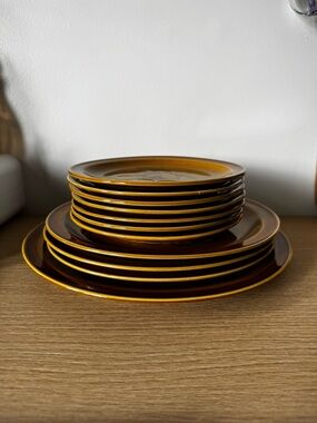 Brown and Yellow Glazed Dinner Plate Set - Classic Two-Tone Finish